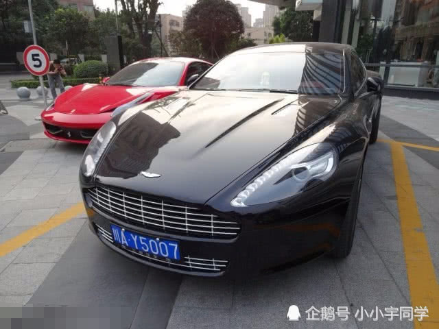 成都街头路遇阿斯顿马丁“007”座驾惊艳登场