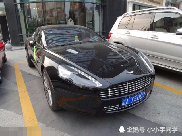 成都街头路遇阿斯顿马丁“007”座驾惊艳登场