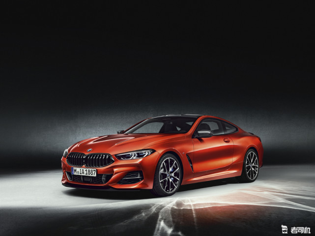 宝马旗舰级跑车来袭 帅气造型完胜奔驰 精致内饰宾利看后也服气