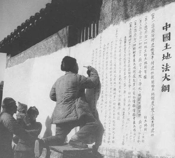 绝版老照片:打土豪,斗地主,分田地,分财产