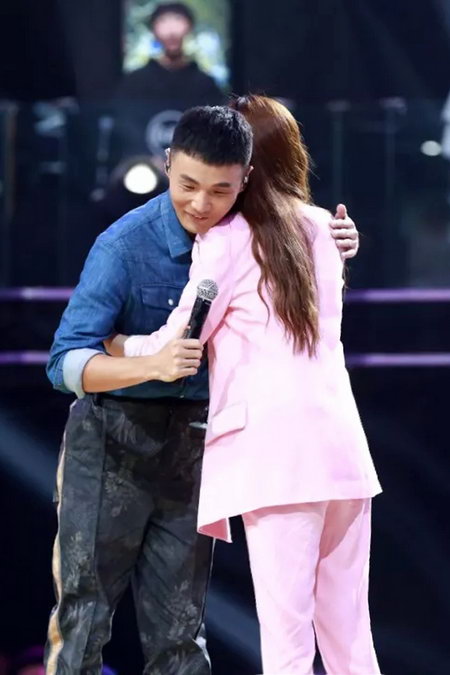 印子月惊艳《嗨，唱起来!》 与李荣浩完美合唱