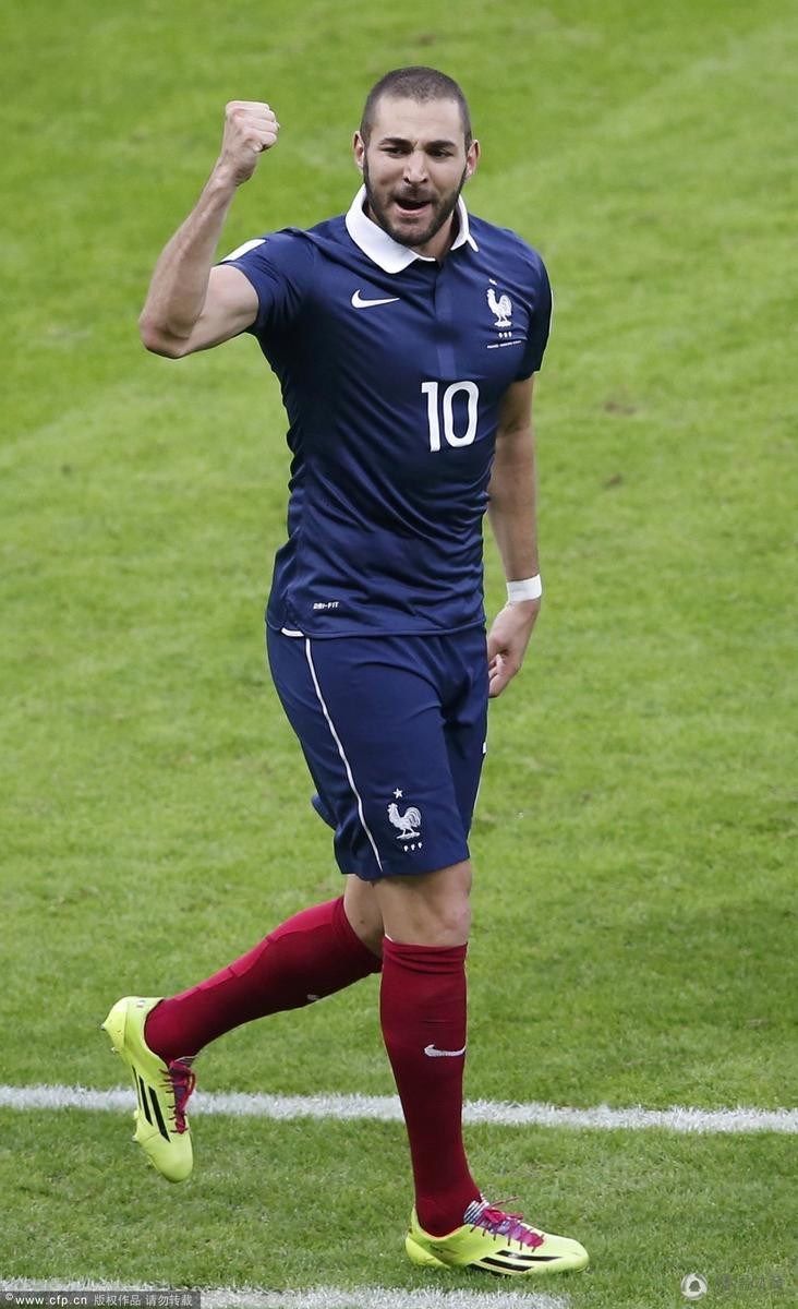 足球中锋要求身高吗,足球中锋的作用