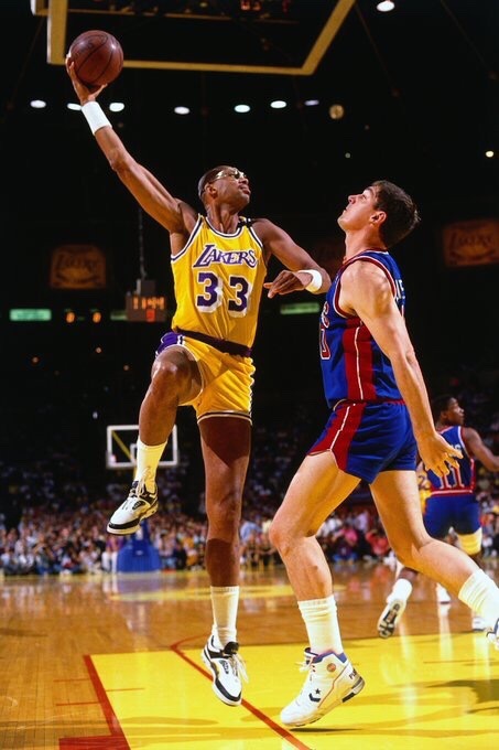 今天是nba历史上最伟大的超级中锋之一"天勾"贾巴尔71
