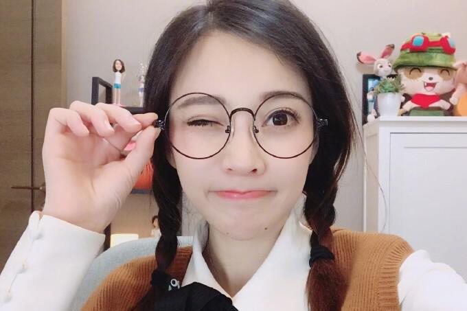 斗鱼女主播为诱导粉丝刷礼物 明码标价视频一