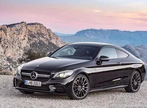 奔驰新款C级轿跑亮相，是敞篷版的奔驰还是宝马好看？