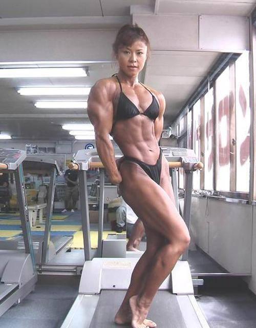 日本健美女神健身30年, 年过半百身材颜值一样吸精!