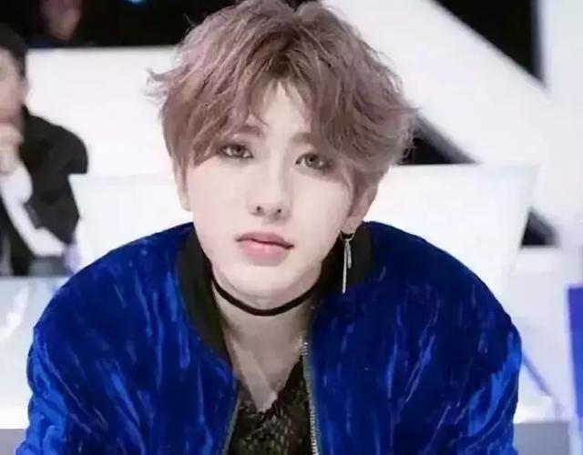 男星卸妆后的样子:邓伦皮肤白皙,鹿晗完全没差,而他几乎不化妆