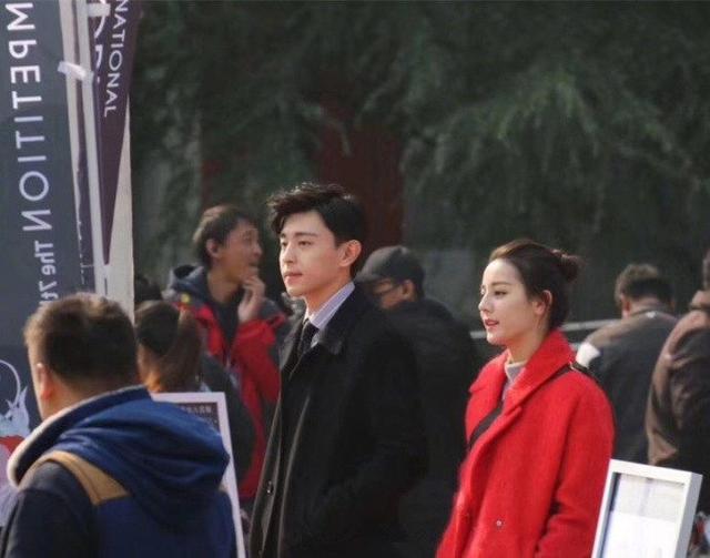 邓伦迪丽热巴新戏路透照曝光,邓伦绅士帅气热