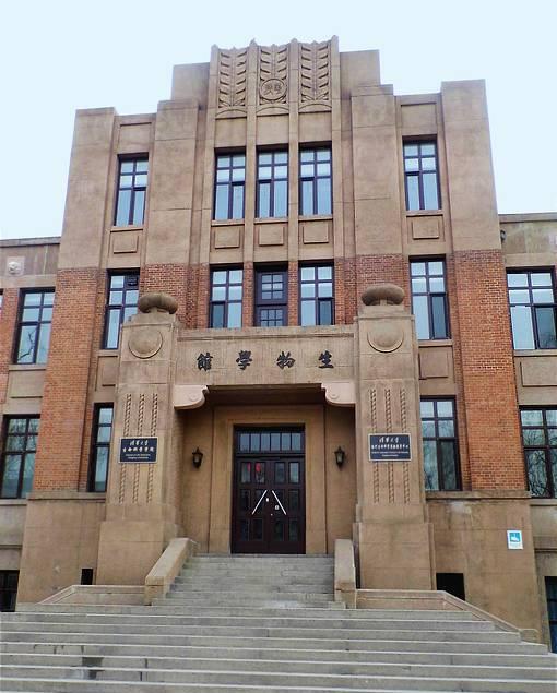 清华大学早期建筑分三批建设,用的是庚子赔款美国部分的退款.