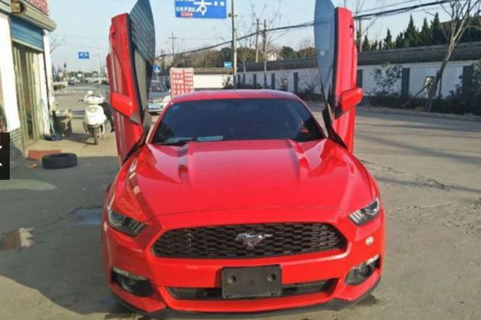 肌肉车鄙视链：道奇挑战者吊打雪佛兰大黄蜂，福特“野驴”屌丝开