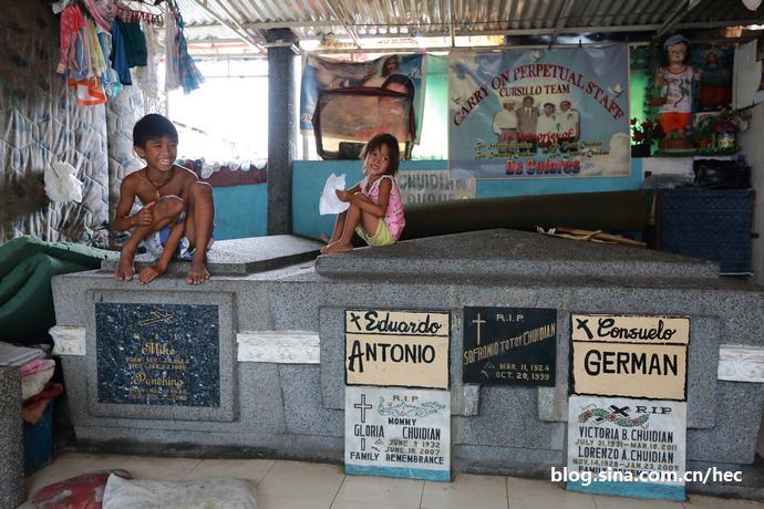 世上最震撼的贫民窟 菲律宾活人住在死人墓里 菲律宾 墓地 活人 新浪新闻