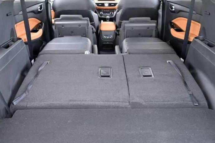 这款国产神车，4万开回家，座椅放倒可当床！