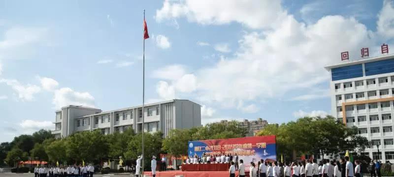 通辽四中不如二中,是真的吗?看完终于知道真