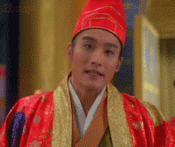 搞笑gif趣图:哭不出来就只有挨踢的方法了,你别怪我狠心哈!