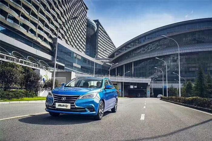 打虎亲兄弟 长安新款逸动＆逸动DT齐上阵