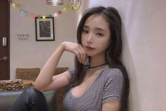 搞笑内涵gif图: 妹子你就是这家店的8号技师吧!