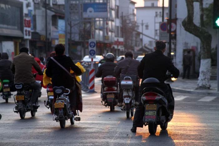 电动车要考驾驶证了,考试费用公布, 部分车主不
