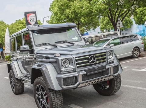 越野之王绞杀大切诺基，全时四驱涉水超1千米，4.0T迅猛疾驰