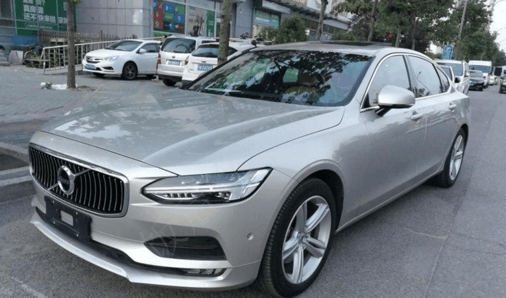 花41万元买辆沃尔沃S90, 赠送的沃尔沃XC90儿童车很抢眼