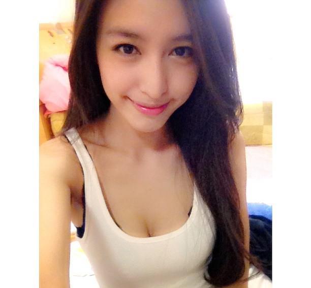 台湾新生代宅男女神江小辣性感生活照