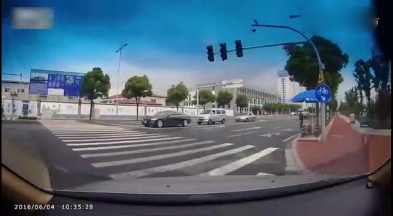 机动车与电动车这个事故，应该是谁的责任呢？