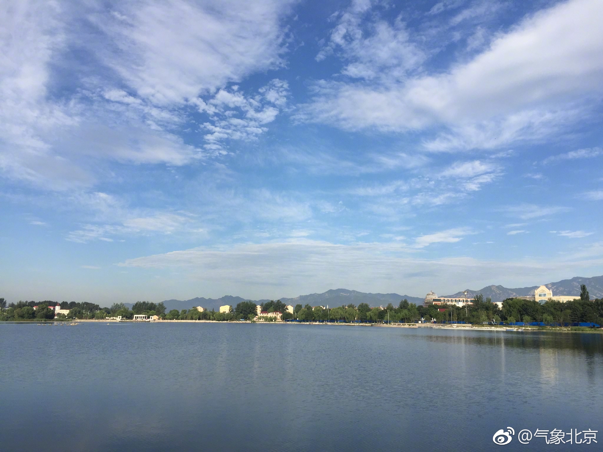 今晨美景原来是"密卷云"