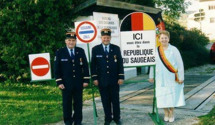 �����ϵ�������С�����а���С����ֻ��4�ˣ����˳Ծ�!