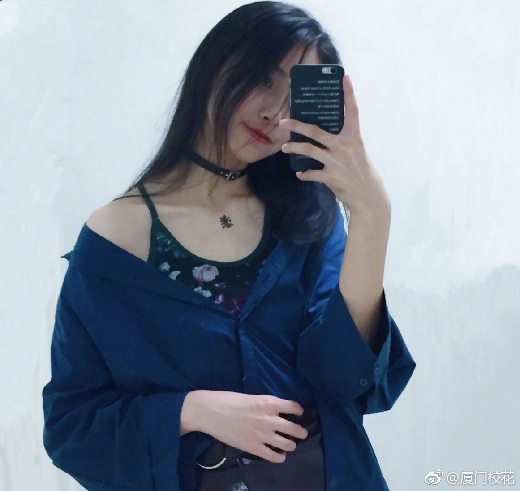 @ZHuXXXLing 就读于厦门海沧实验中学,2019年播音主持艺考生