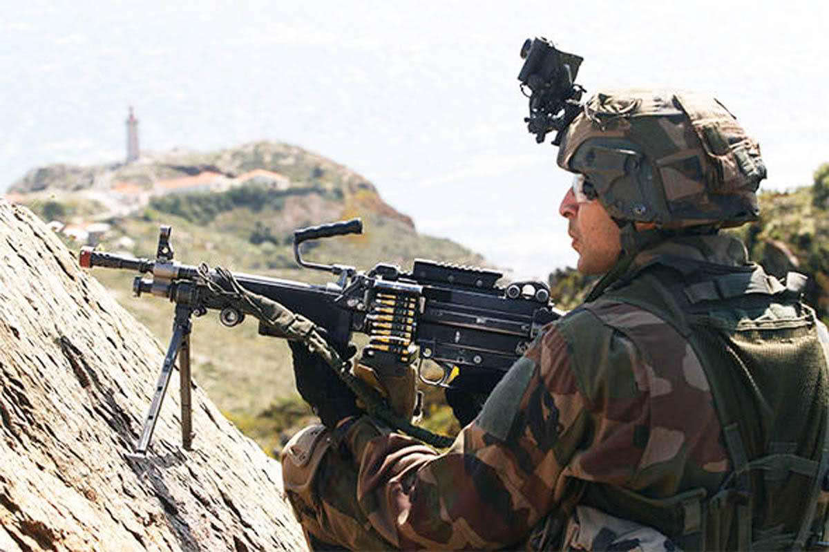 十三名英军士兵死在叙利亚?军事顾问协助武装