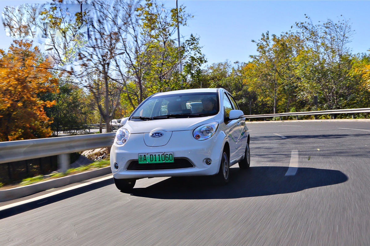 因为小巧实用入手江淮iEV6E?网友:买它只因为价格低!