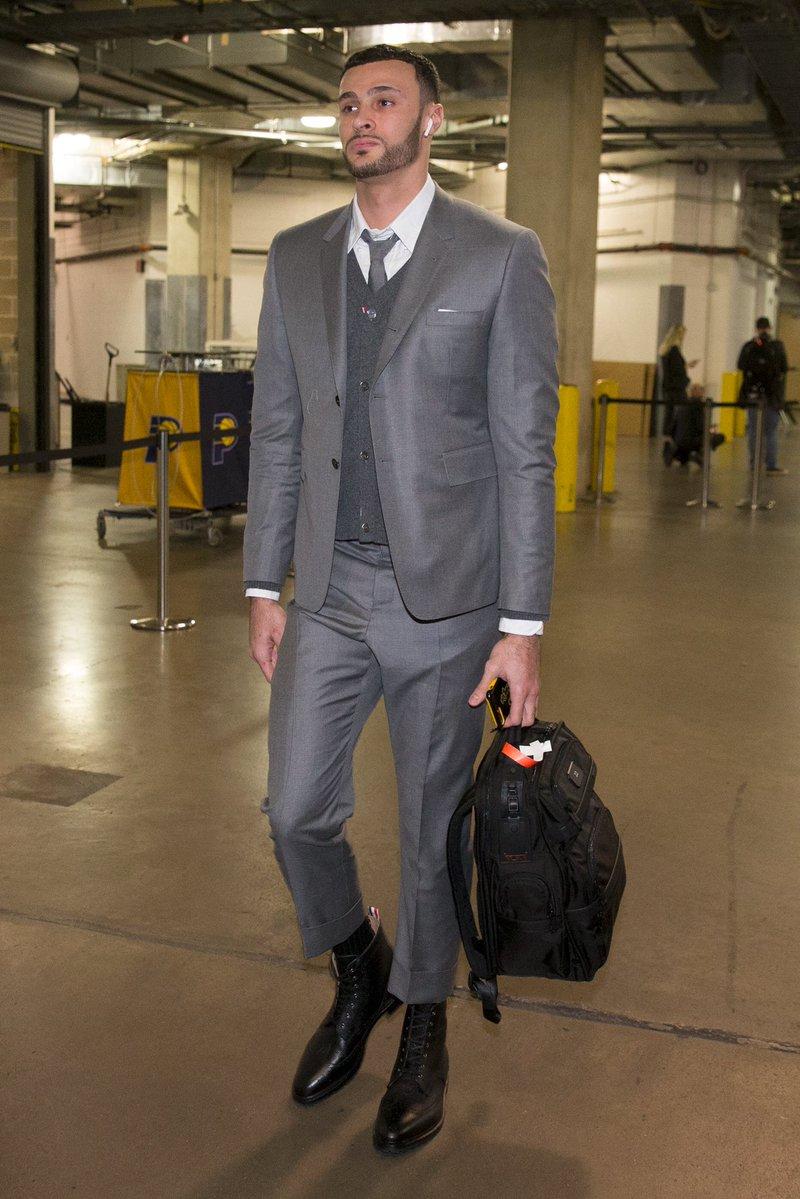 詹姆斯令队友统一着装,霸气出场好似社会人!