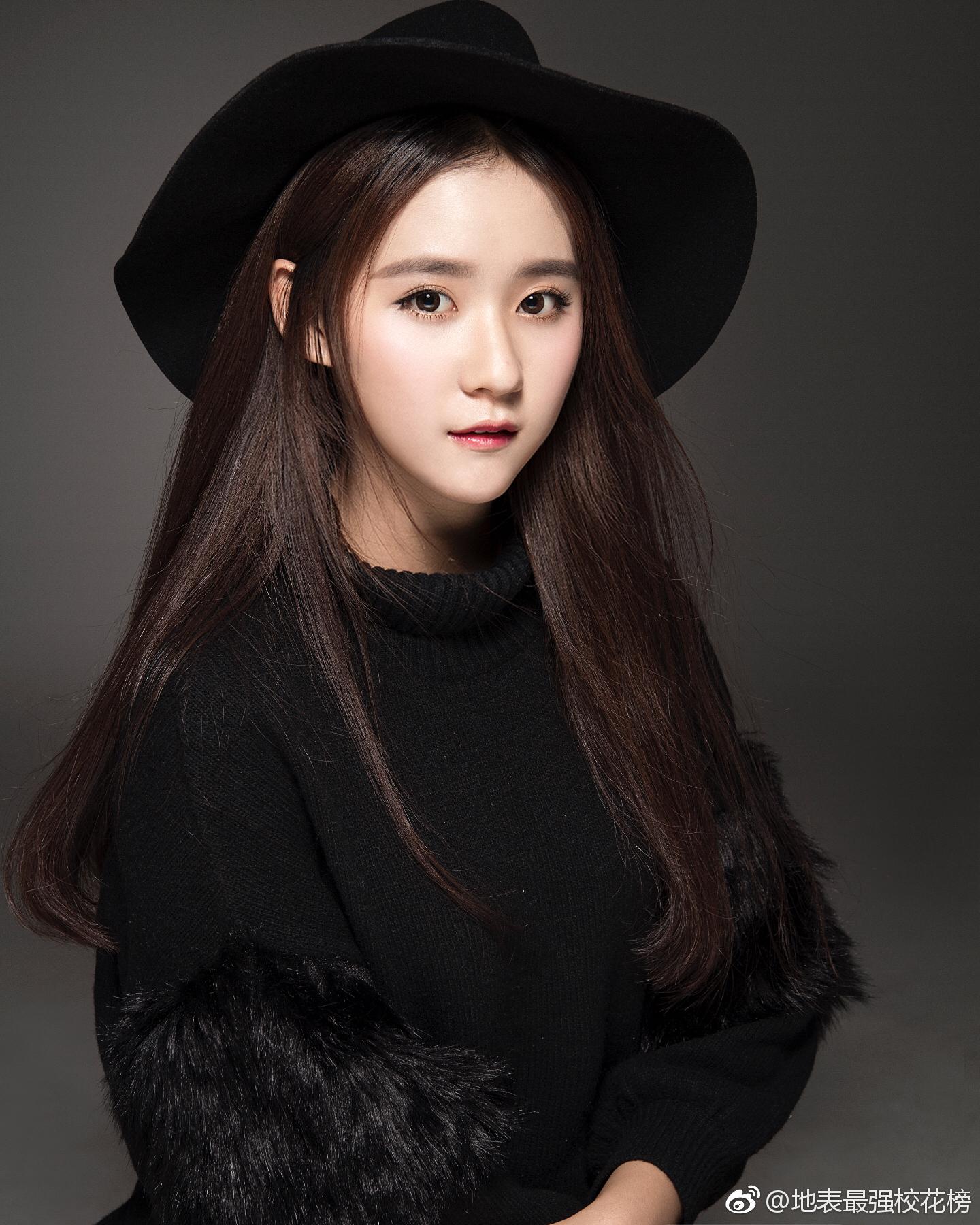 彭弋佳 北京体育大学2016级体育舞蹈专业 18岁