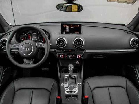 奥迪A3为何如此便宜？这样的车值不值得买？