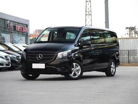 这辆奔驰只适合拖货拉人，30万中控给块黑板，配9座就车标值钱