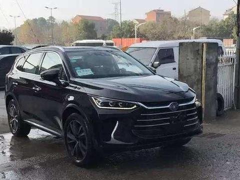 下班偶遇比亚迪唐二代燃油版，尺寸比汉兰达更大，2.0T或14万起