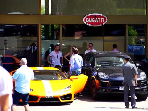土豪去看8千万的布加迪，听完油耗网友：估计油都加不起