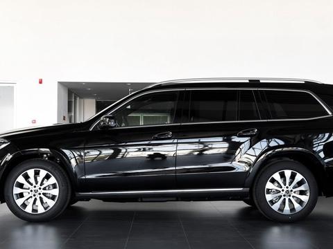 奔驰GLS因为这款车而降价处理 起步价112万 路虎揽胜靠边站