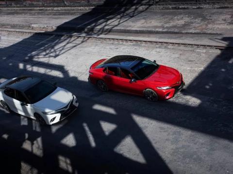 换上燕尾服的全新第八代凯美瑞，解得了B级车市的“油腻”吗？