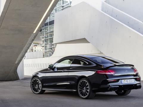 奔驰C级集体整容 向E级靠拢 19款轿车／跑车／敞篷车发布