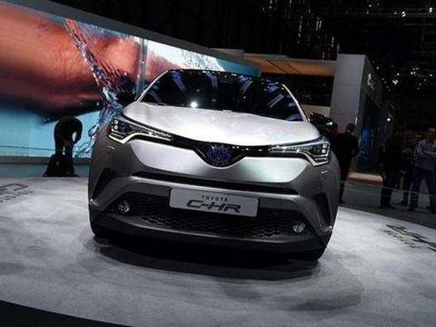 丰田搅局者来袭，12万油耗仅5L，神似本田思域，缤智吓怕了！