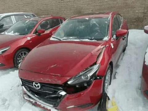 路遇昂克赛拉运损车，车头快掉了，工作人员：2万处理掏钱就带走