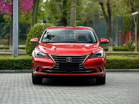 6年圈粉72万，如今预售8万起，直逼吉利新帝豪，你如何选？