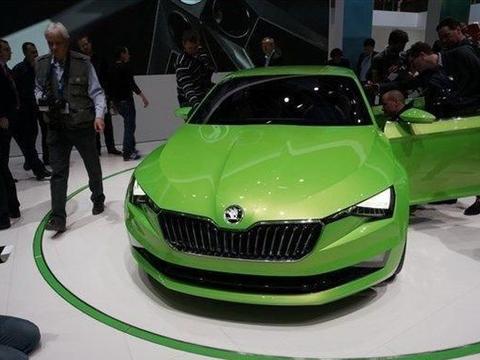 实拍大众斯柯达版CC！帅气爆表！网友：这比大众CC漂亮多了！