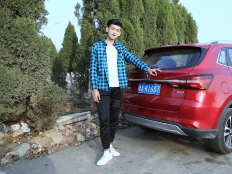 试驾荣威RX3，网红小弟能否超越大哥荣威RX5?