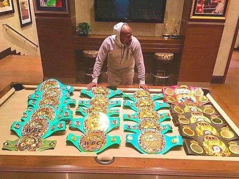 36分钟赚了2亿美元: 拳王未尝一败, 酷爱炫富豪车多的没地方停