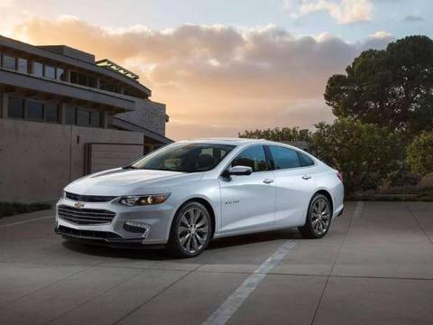 这车比迈腾还要大，曾经号称油老虎，如今只耗6升油，比日系还少