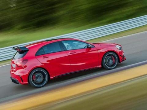 史上最强钢炮碾压奔驰AMG A45，齐肩保时捷911 Tur