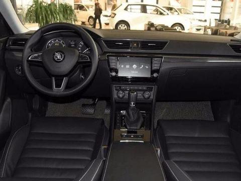 车长近4米9, 与迈腾君威车型比肩，如今降价13万起与帕萨特争销量