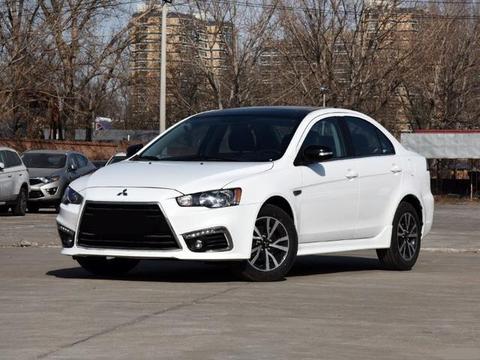 都怨这车不求上进，不然思域哪敢嚣张，当年的街头小霸王有点老了