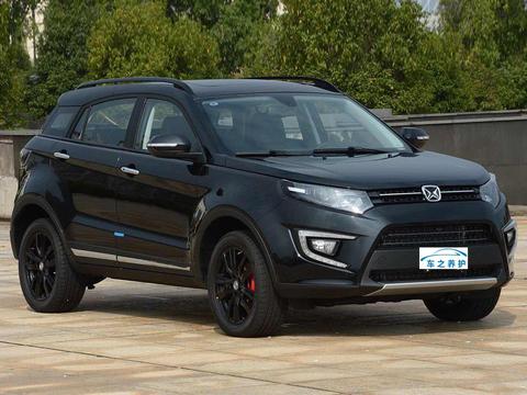 银砂黑外观稳重大气，1.5T输出163马力还配有全景天窗和定速巡航